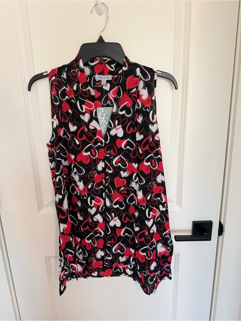 Floral & Ivy Black Red White Heart-Print Sleeveless Blouse